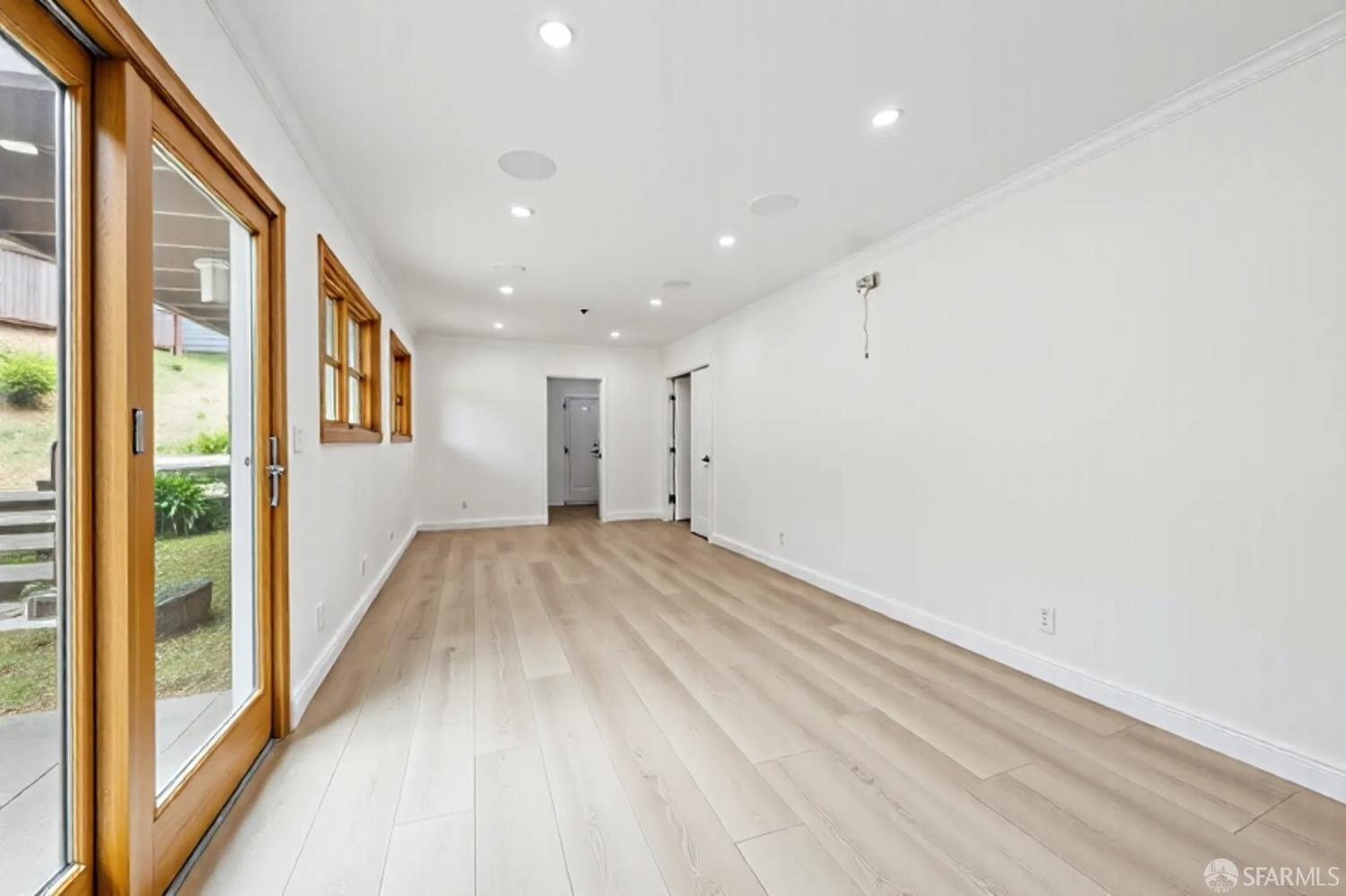 Detail Gallery Image 15 of 18 For 19 Elk Ct, Pacifica,  CA 94044 - 4 Beds | 3 Baths