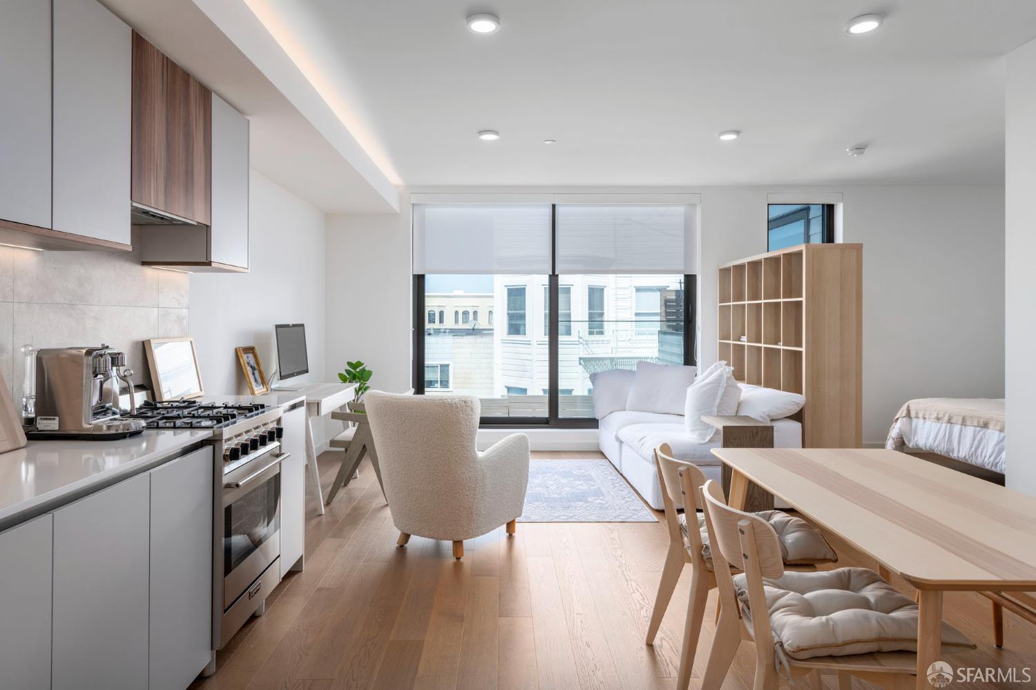 Photo #4: 425067875 Listing 