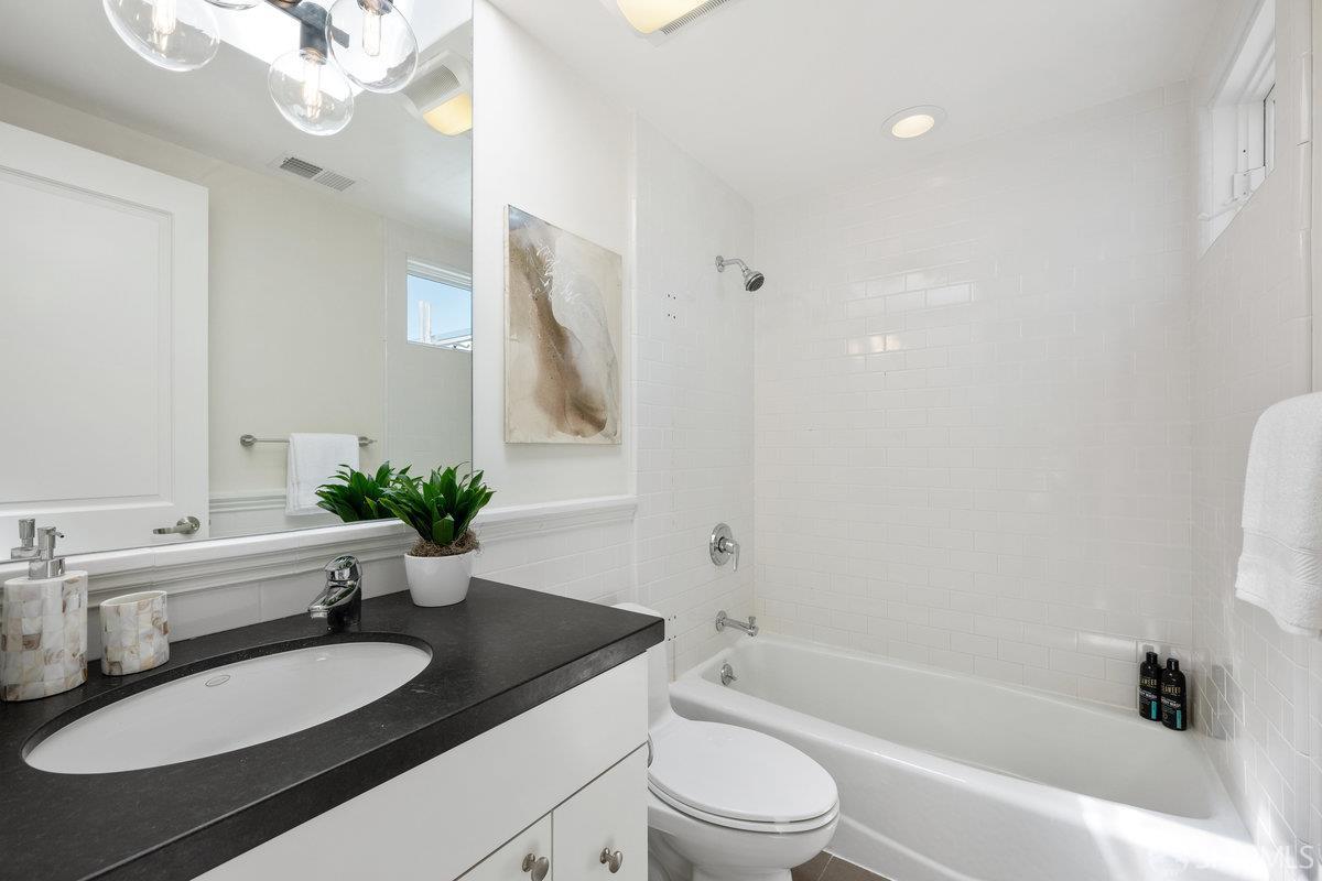 Detail Gallery Image 24 of 56 For 1187 Stanyan St, San Francisco,  CA 94117 - 5 Beds | 4/1 Baths