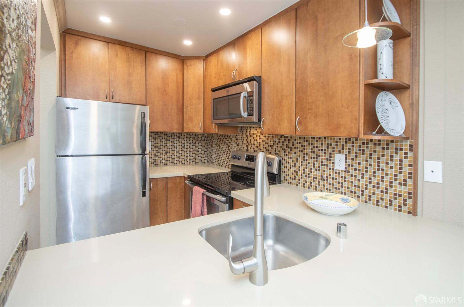 Detail Gallery Image 3 of 25 For 95 Red Rock Way 103m,  San Francisco,  CA 94131 - 0 Beds | 1 Baths