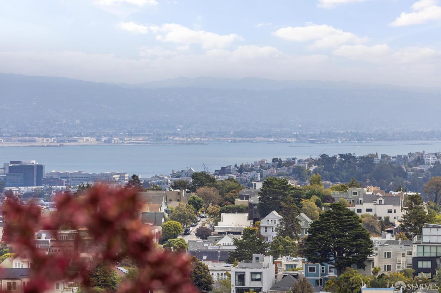 Detail Gallery Image 9 of 18 For 767 Corbett Ave #3,  San Francisco,  CA 94131 - 2 Beds | 2/1 Baths