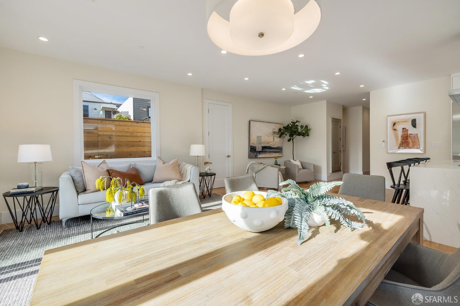 Photo #2: 425067886 Listing 