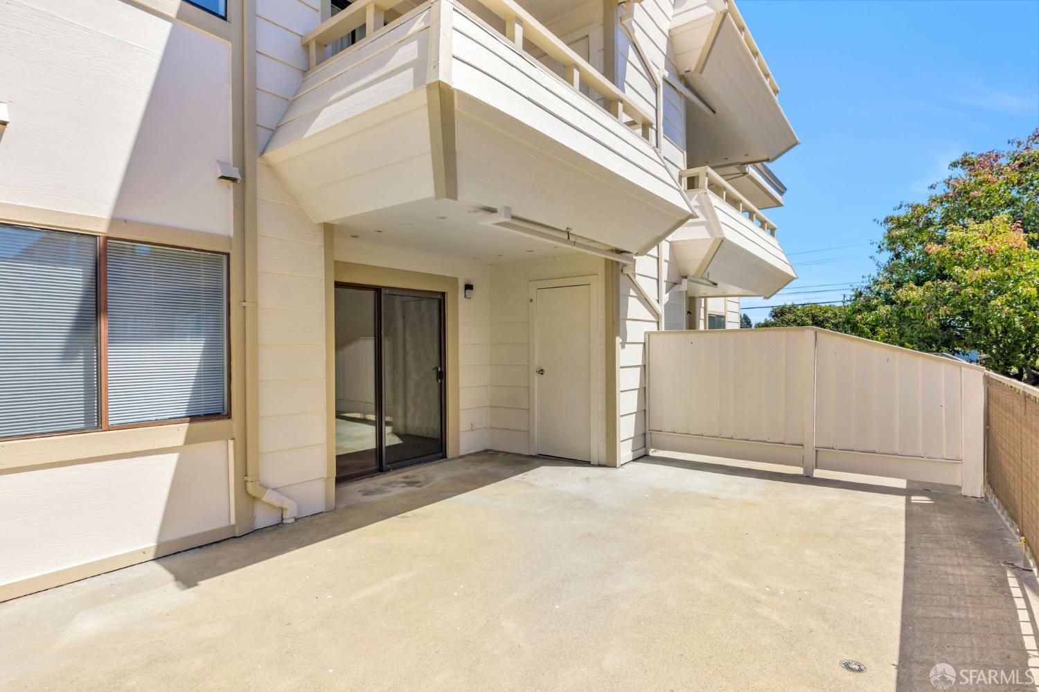 Detail Gallery Image 15 of 22 For 2077 Washington Ave #111,  San Leandro,  CA 94577 - 1 Beds | 1 Baths