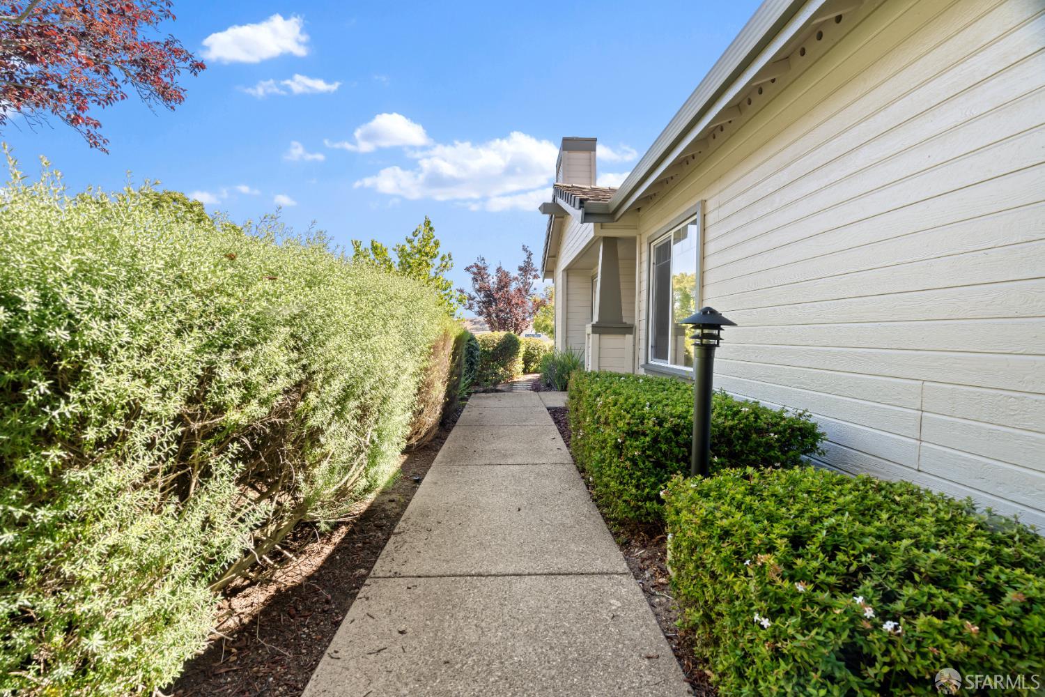 Detail Gallery Image 3 of 54 For 8779 Fruit Barn Ln, San Jose,  CA 95135 - 2 Beds | 2 Baths