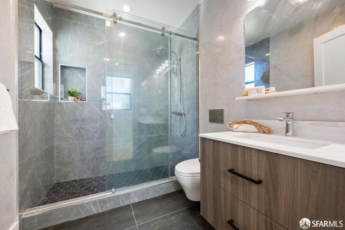 Detail Gallery Image 10 of 27 For 2219 Bryant St a,  San Francisco,  CA 94110 - 5 Beds | 4 Baths