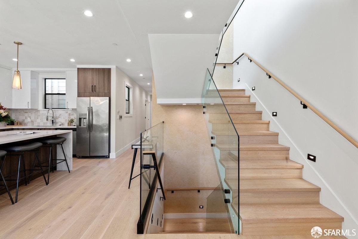 Detail Gallery Image 12 of 27 For 2219 Bryant St a,  San Francisco,  CA 94110 - 5 Beds | 4 Baths