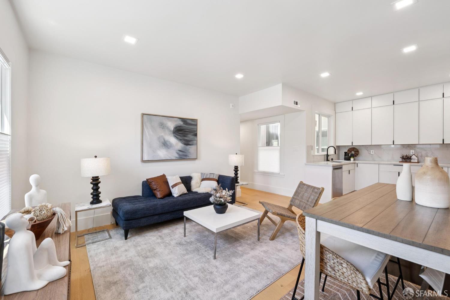 Photo #4: 425067607 Listing 