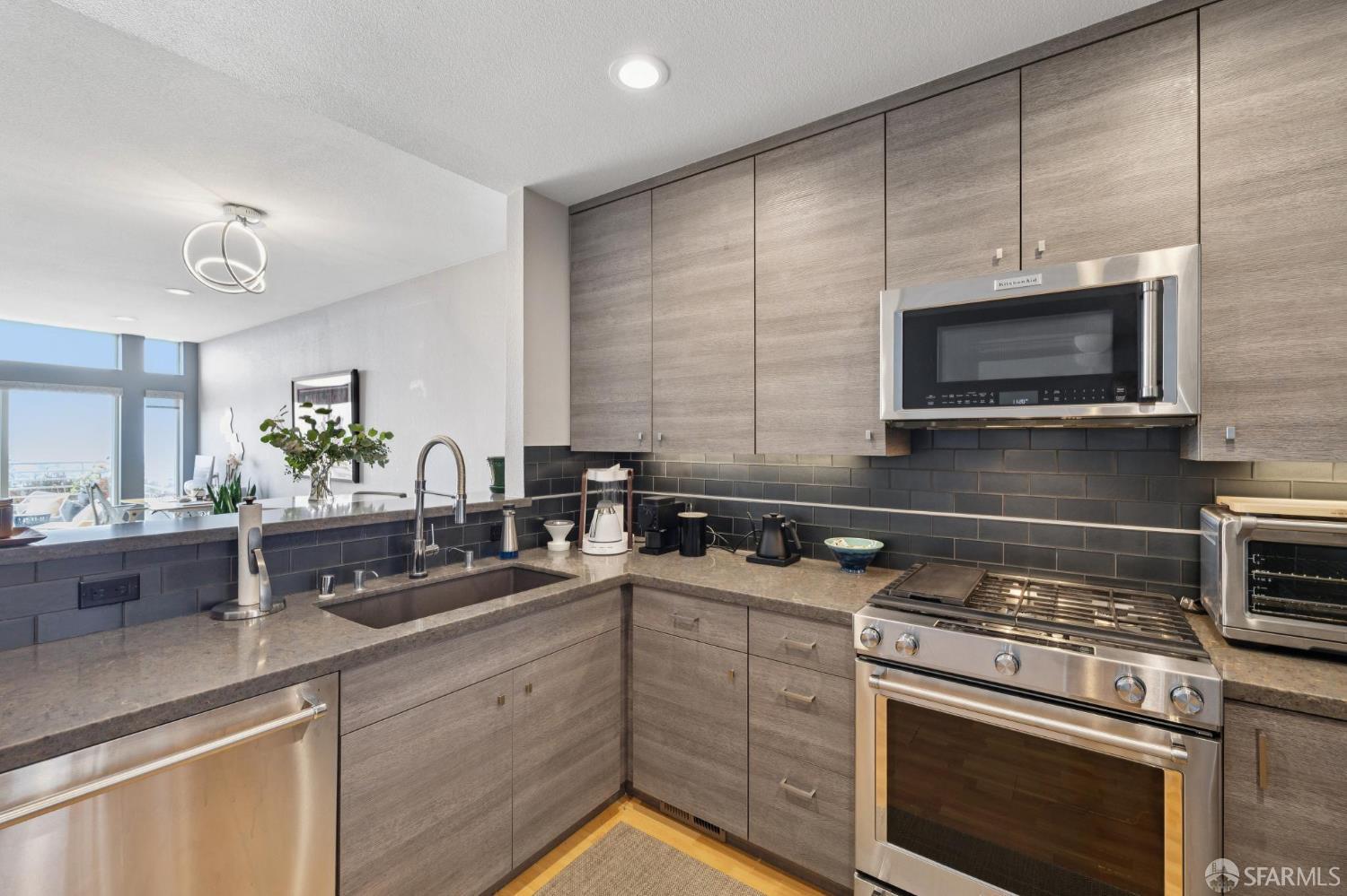 Photo #3: 425066975 Listing 