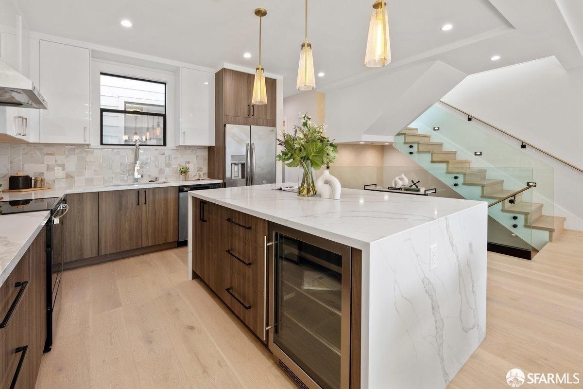 Detail Gallery Image 5 of 27 For 2219 Bryant St a,  San Francisco,  CA 94110 - 5 Beds | 4 Baths