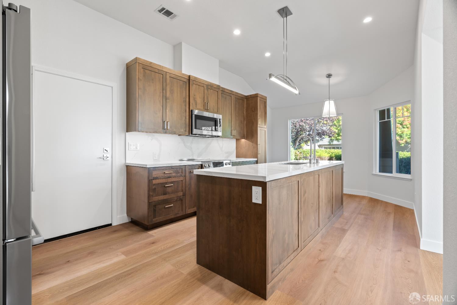 Detail Gallery Image 14 of 54 For 8779 Fruit Barn Ln, San Jose,  CA 95135 - 2 Beds | 2 Baths