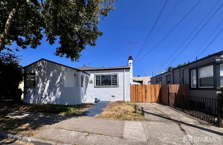 Detail Gallery Image 1 of 21 For 4320 Adeline St, Emeryville,  CA 94608 - 2 Beds | 1 Baths