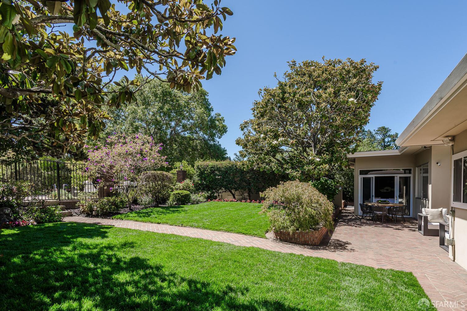 Detail Gallery Image 8 of 79 For 1745 Crockett Ln, Hillsborough,  CA 94010 - 5 Beds | 4 Baths