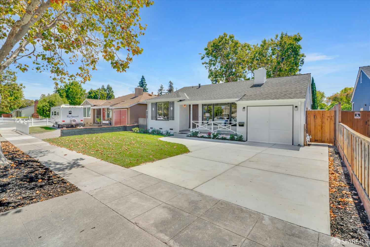 Detail Gallery Image 4 of 44 For 3616 Hoover St, Redwood City,  CA 94063 - 2 Beds | 1 Baths