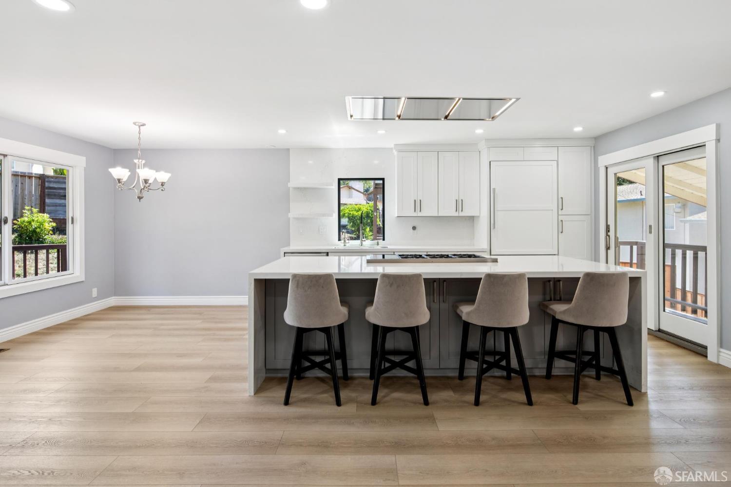 Detail Gallery Image 5 of 18 For 19 Elk Ct, Pacifica,  CA 94044 - 4 Beds | 3 Baths