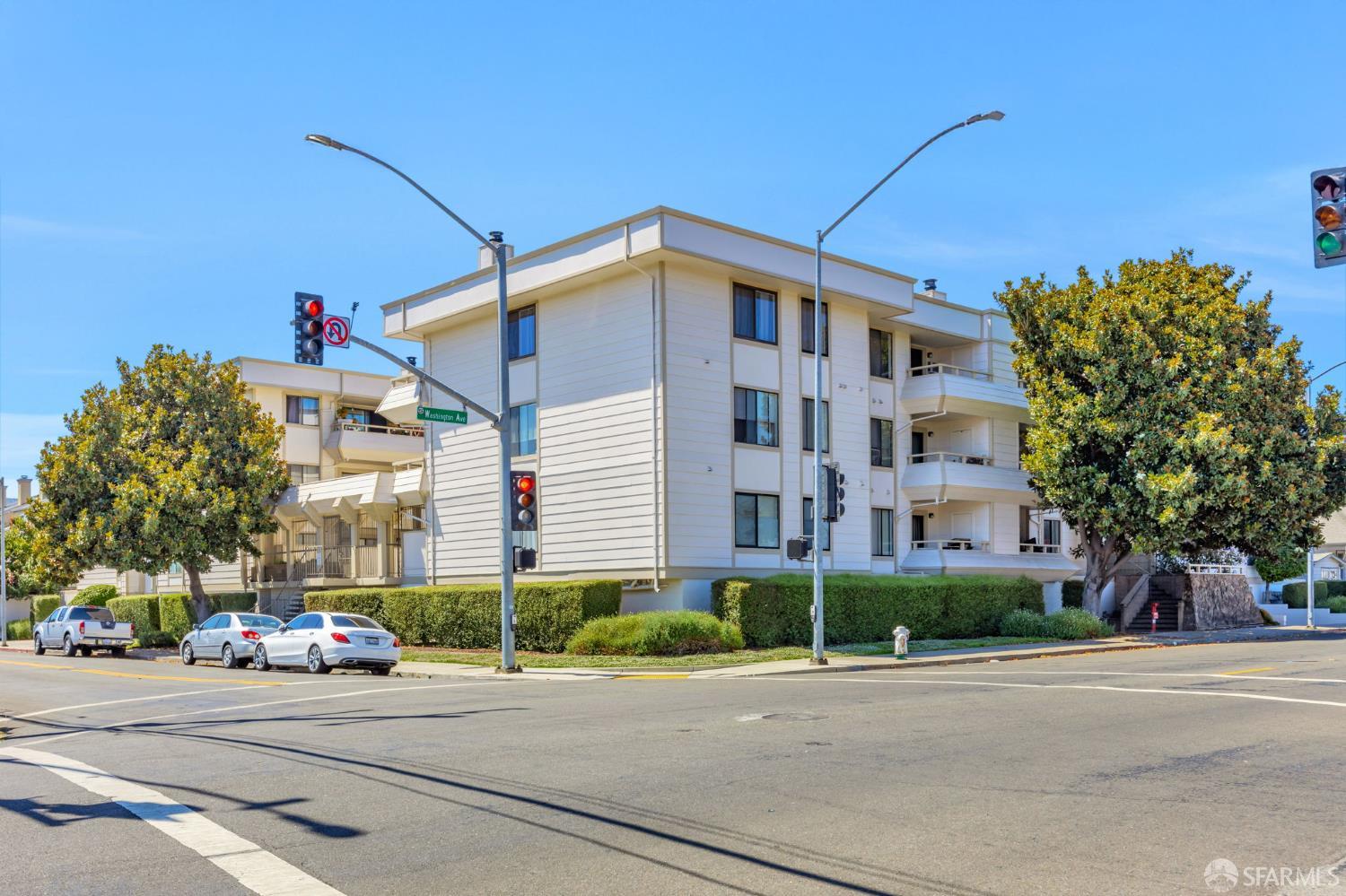 Detail Gallery Image 2 of 22 For 2077 Washington Ave #111,  San Leandro,  CA 94577 - 1 Beds | 1 Baths