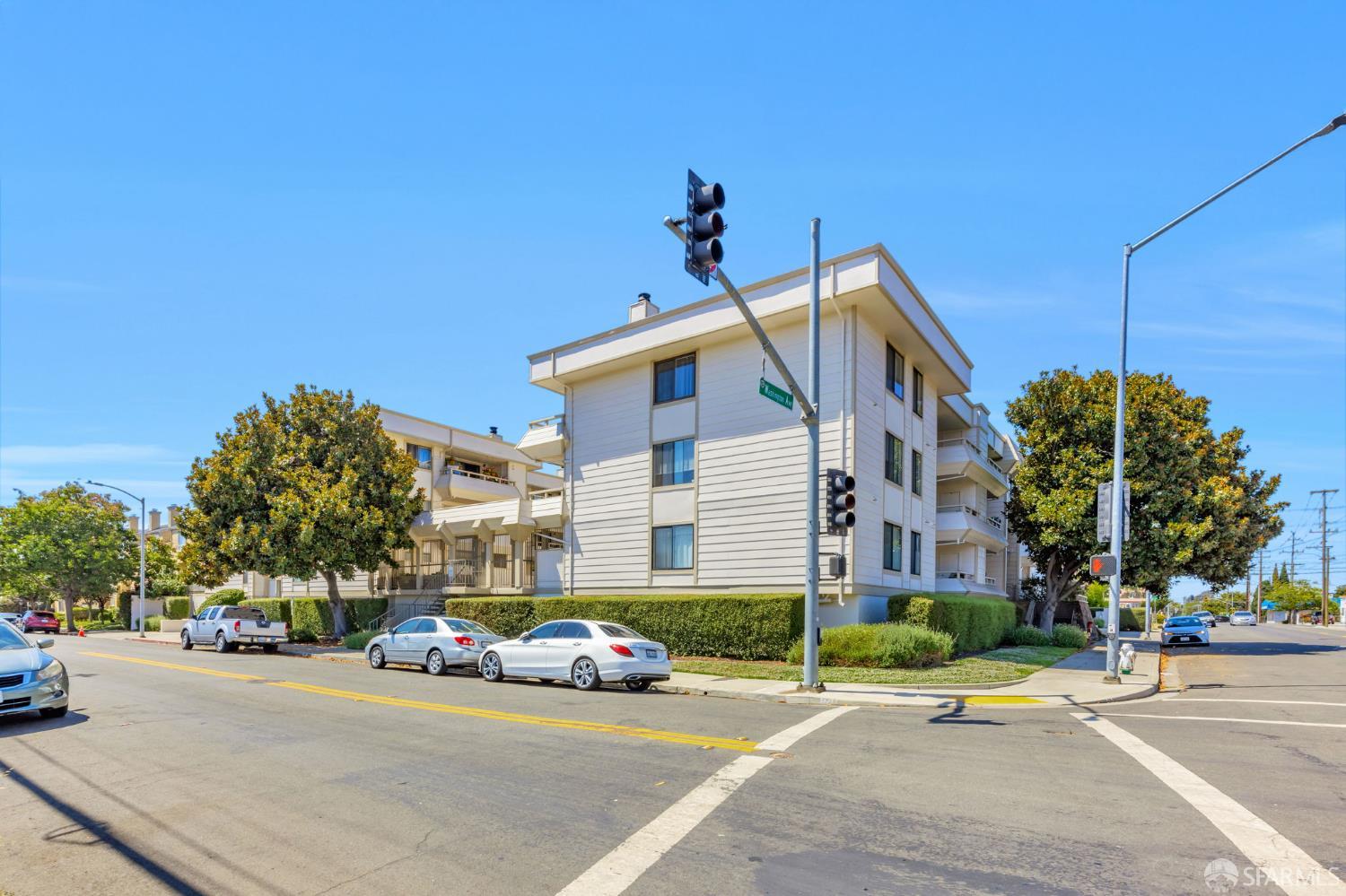 Detail Gallery Image 4 of 22 For 2077 Washington Ave #111,  San Leandro,  CA 94577 - 1 Beds | 1 Baths
