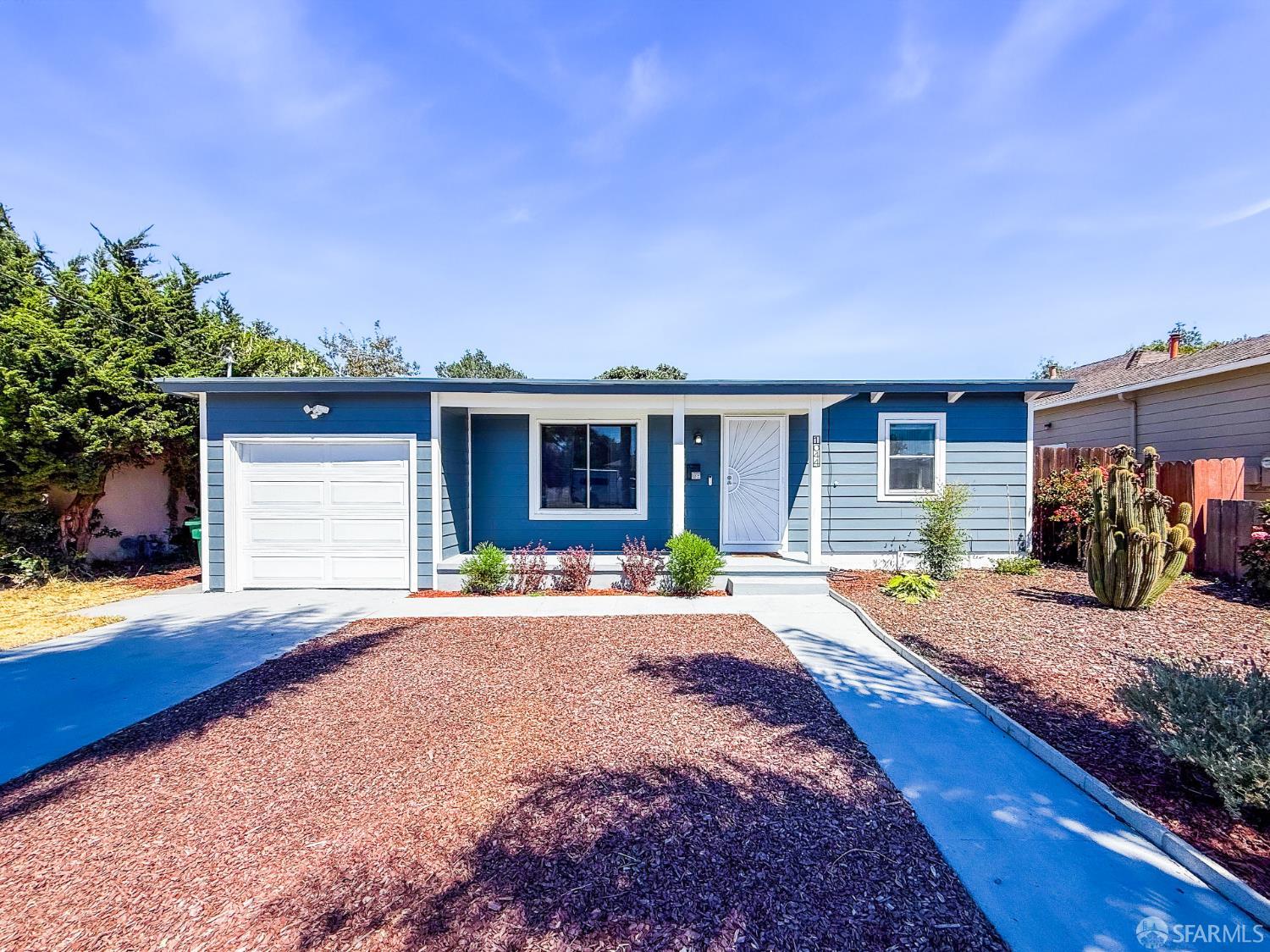 Detail Gallery Image 1 of 18 For 1044 Ventura St, Richmond,  CA 94805 - 2 Beds | 1 Baths