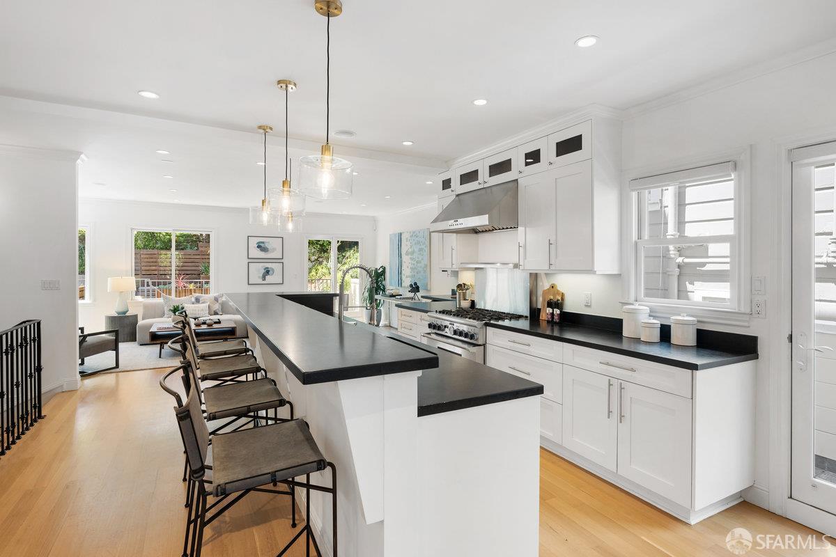 Detail Gallery Image 12 of 56 For 1187 Stanyan St, San Francisco,  CA 94117 - 5 Beds | 4/1 Baths