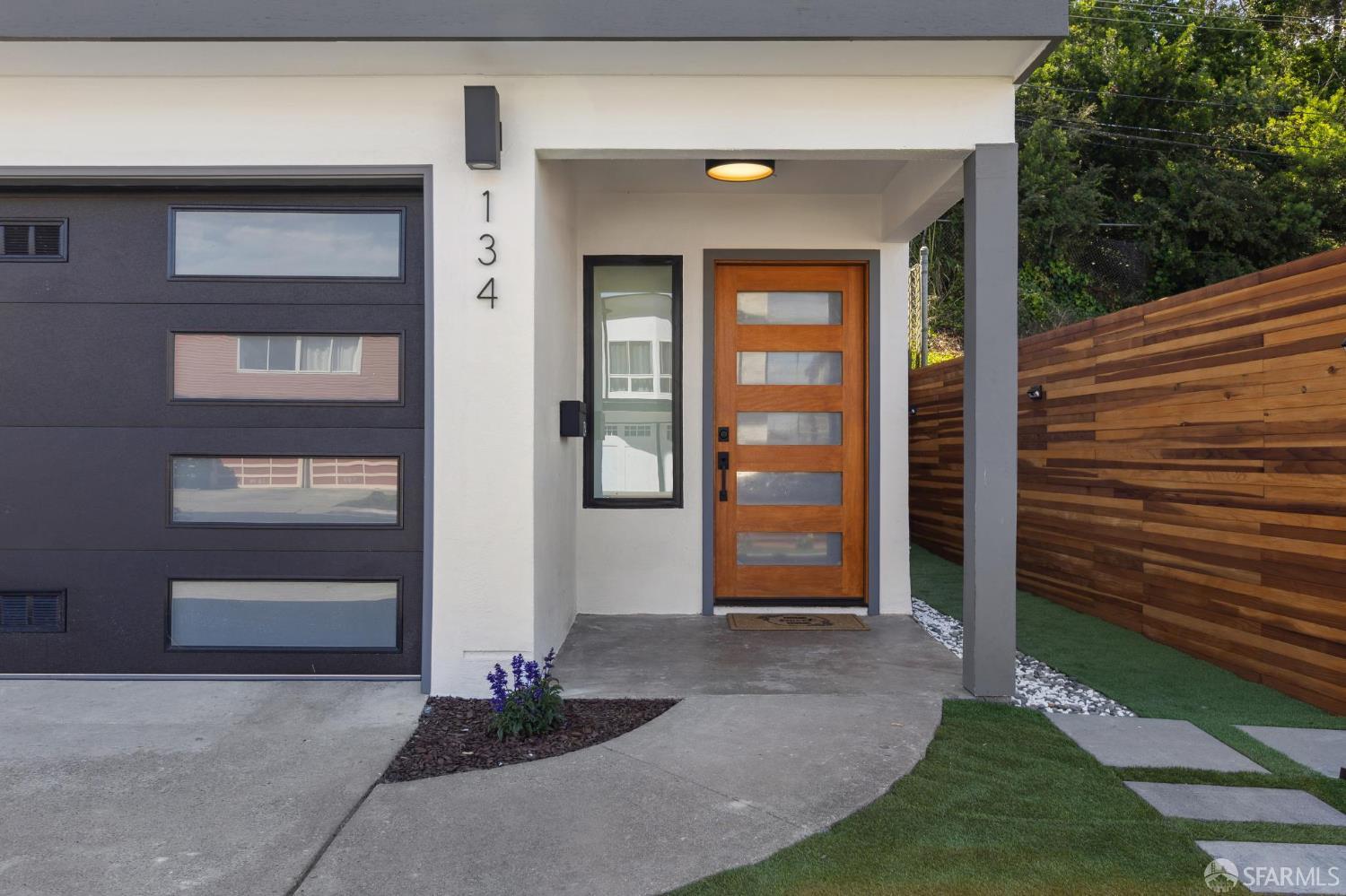 Detail Gallery Image 5 of 60 For 134 Canterbury Ave, Daly City,  CA 94015 - 4 Beds | 4 Baths