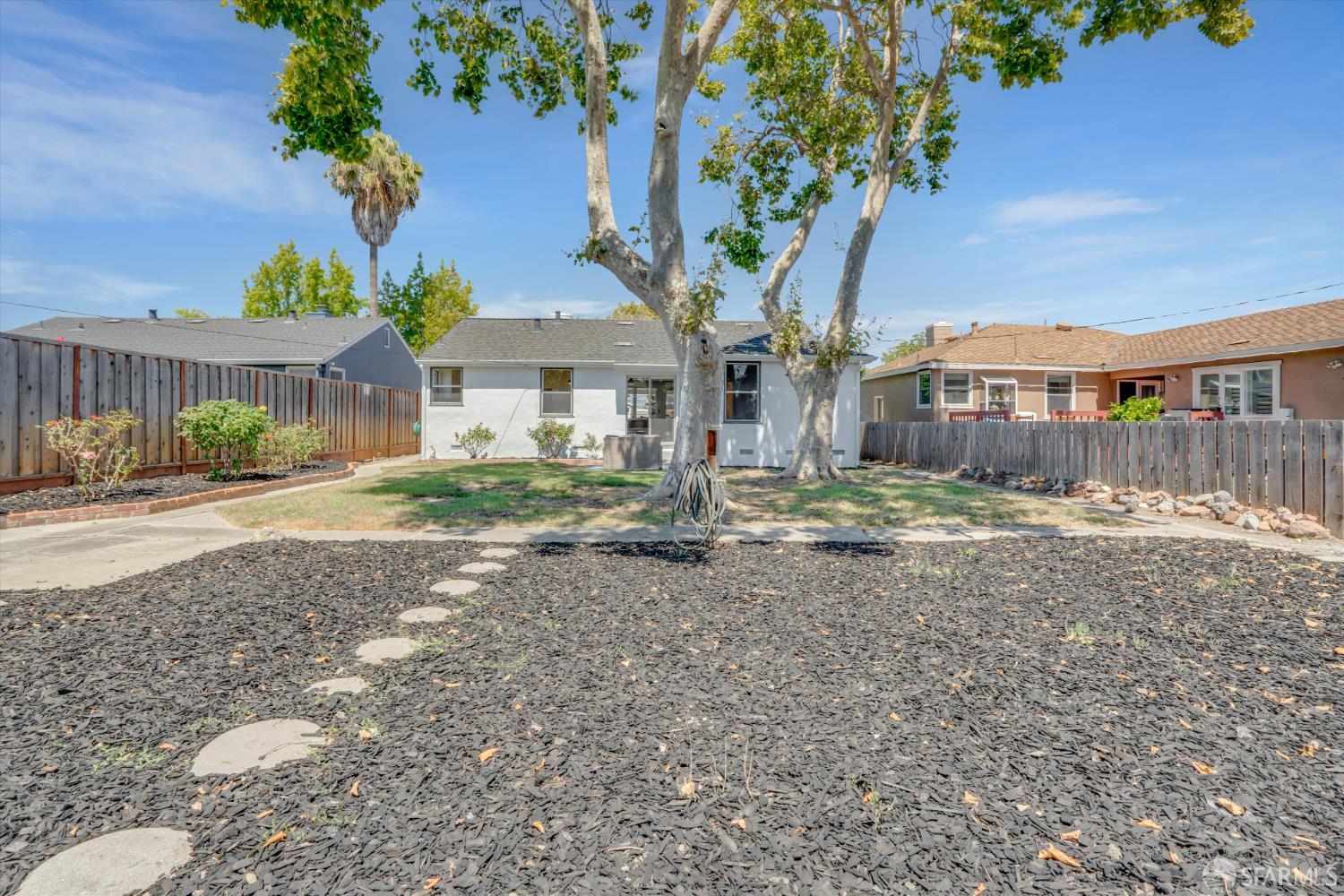 Detail Gallery Image 35 of 44 For 3616 Hoover St, Redwood City,  CA 94063 - 2 Beds | 1 Baths