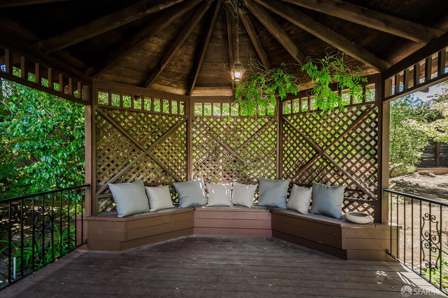 Detail Gallery Image 14 of 79 For 1745 Crockett Ln, Hillsborough,  CA 94010 - 5 Beds | 4 Baths