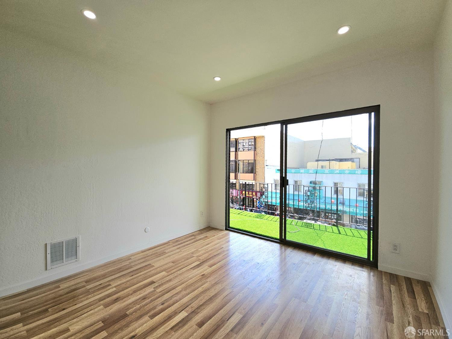 Detail Gallery Image 7 of 64 For 823 Webster St, Oakland,  CA 94607 - – Beds | – Baths