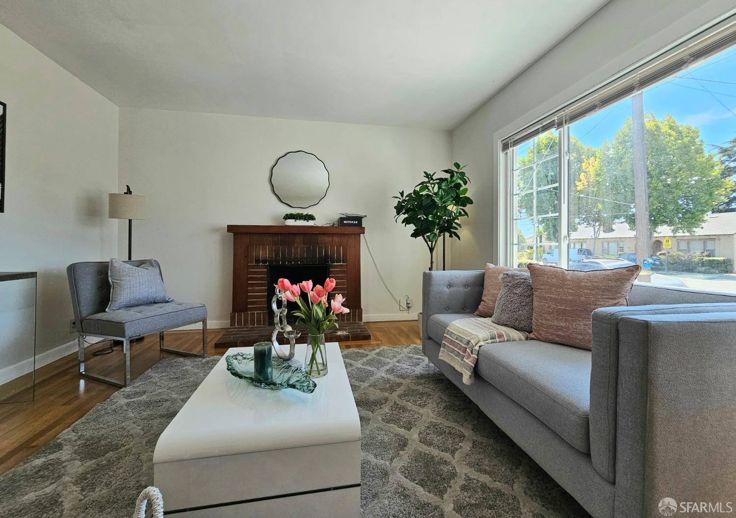 Detail Gallery Image 3 of 21 For 4320 Adeline St, Emeryville,  CA 94608 - 2 Beds | 1 Baths