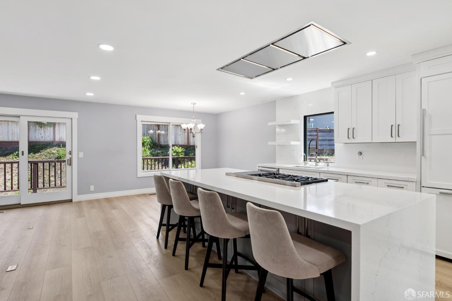 Detail Gallery Image 6 of 18 For 19 Elk Ct, Pacifica,  CA 94044 - 4 Beds | 3 Baths