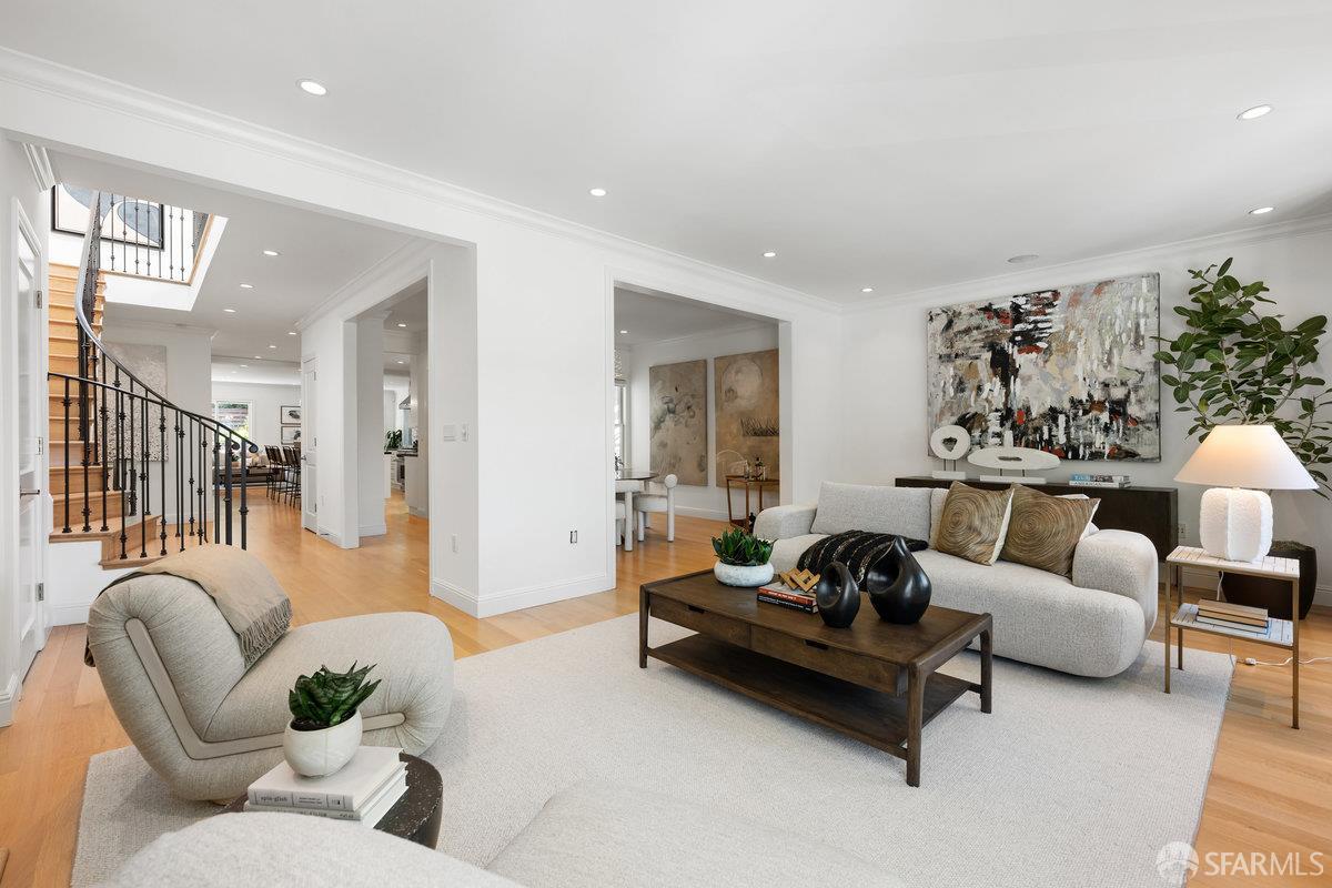 Detail Gallery Image 5 of 56 For 1187 Stanyan St, San Francisco,  CA 94117 - 5 Beds | 4/1 Baths