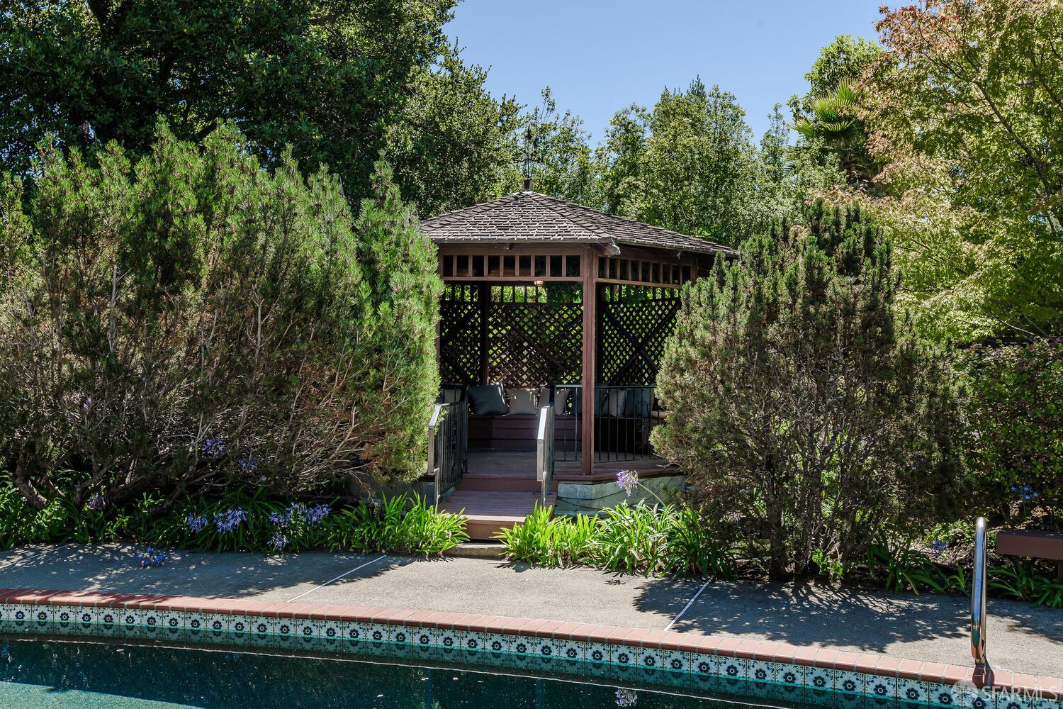 Detail Gallery Image 13 of 79 For 1745 Crockett Ln, Hillsborough,  CA 94010 - 5 Beds | 4 Baths