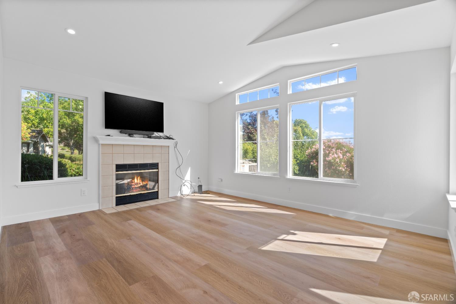 Detail Gallery Image 7 of 54 For 8779 Fruit Barn Ln, San Jose,  CA 95135 - 2 Beds | 2 Baths