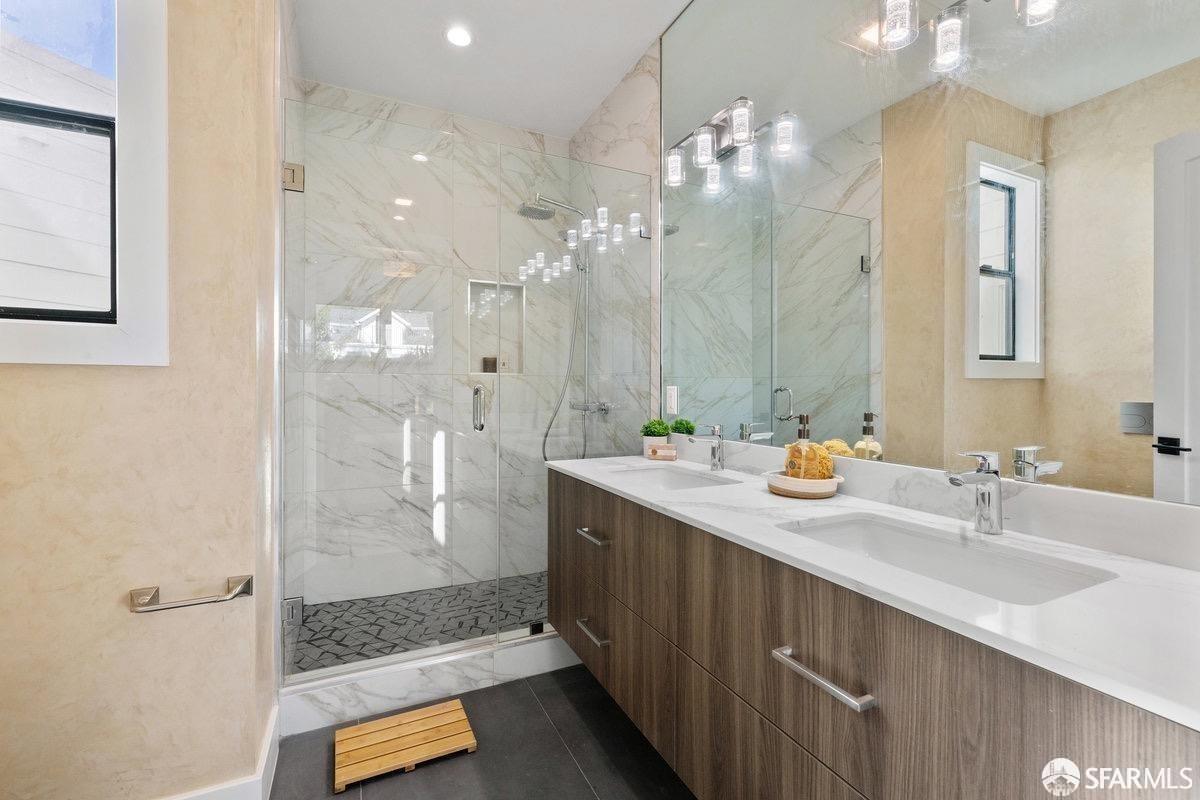 Detail Gallery Image 20 of 27 For 2219 Bryant St a,  San Francisco,  CA 94110 - 5 Beds | 4 Baths