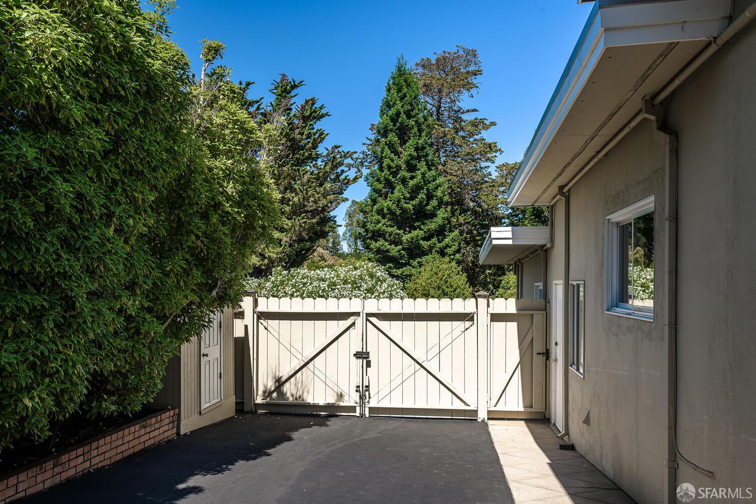 Detail Gallery Image 64 of 79 For 1745 Crockett Ln, Hillsborough,  CA 94010 - 5 Beds | 4 Baths