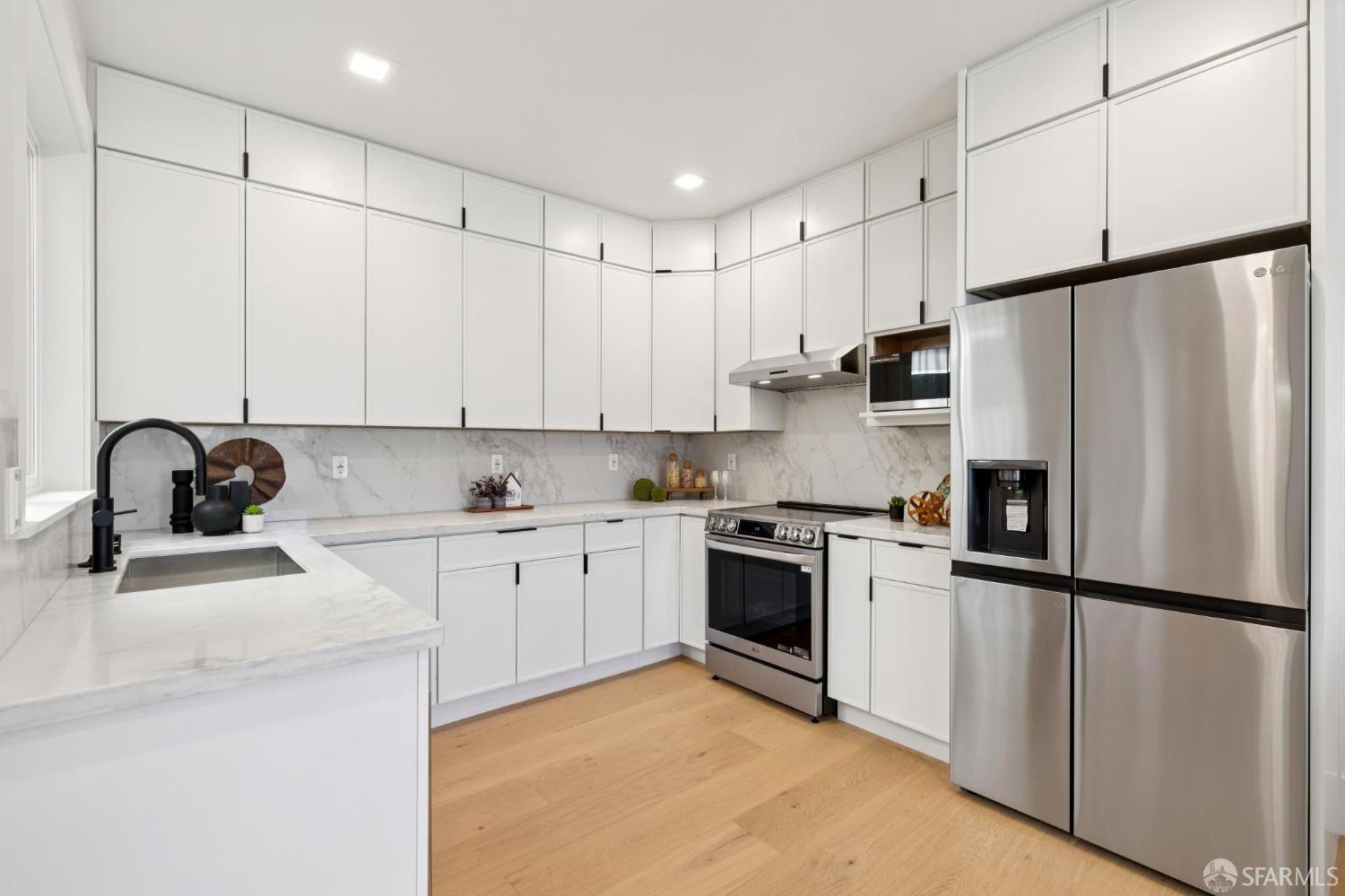 Photo #6: 425067607 Listing 