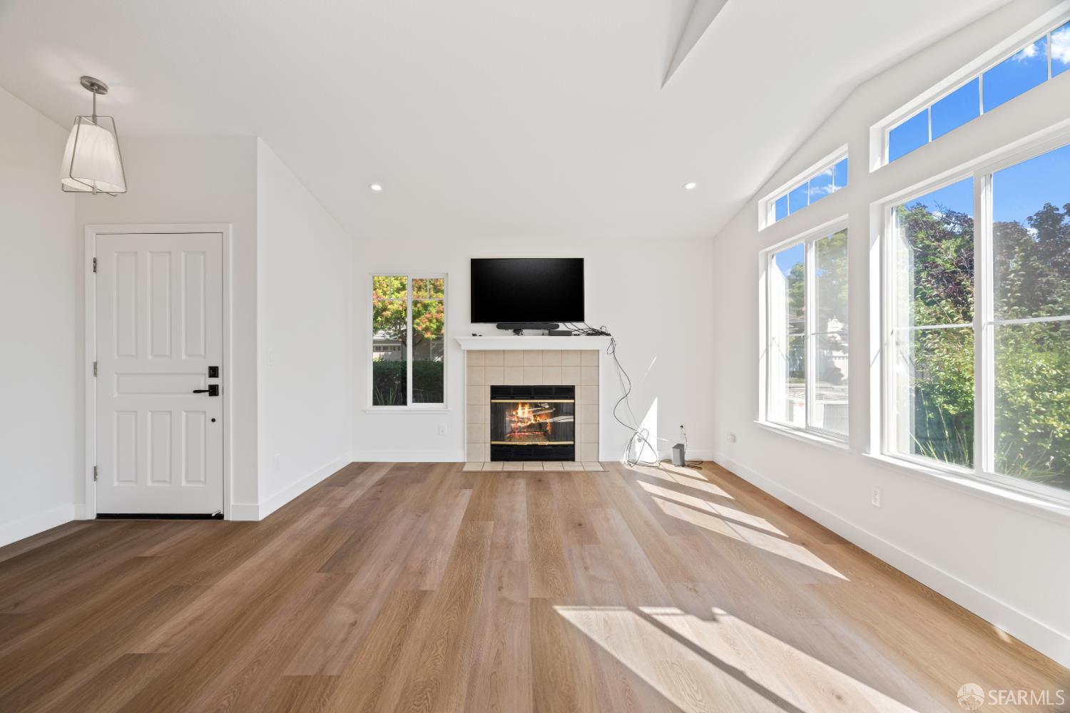 Detail Gallery Image 9 of 54 For 8779 Fruit Barn Ln, San Jose,  CA 95135 - 2 Beds | 2 Baths