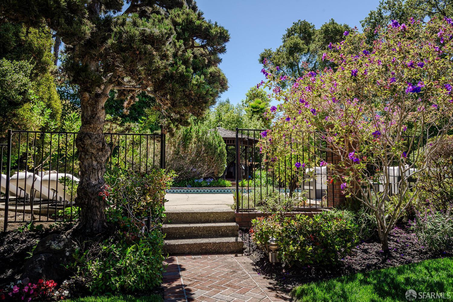 Detail Gallery Image 12 of 79 For 1745 Crockett Ln, Hillsborough,  CA 94010 - 5 Beds | 4 Baths