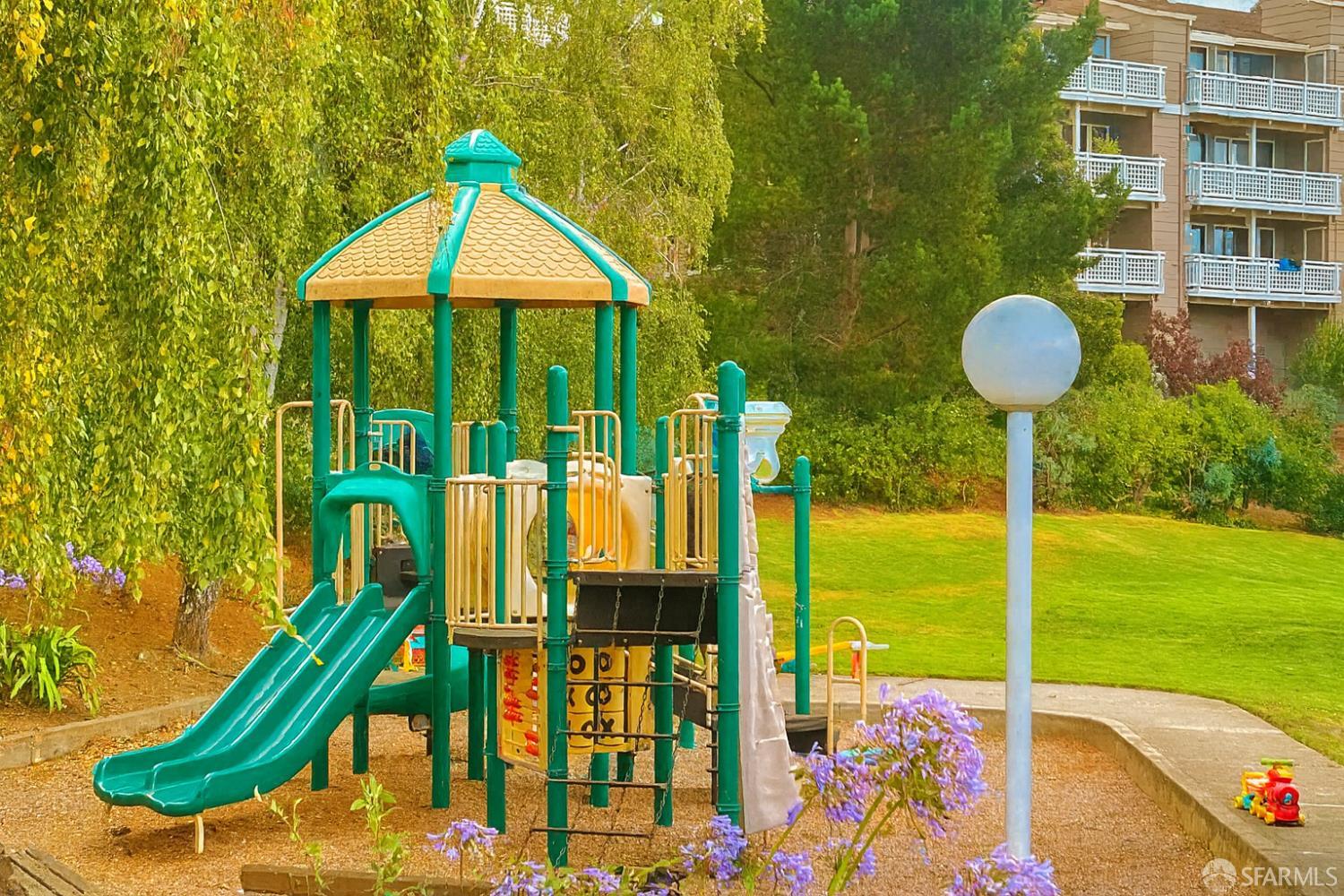 Detail Gallery Image 36 of 37 For 2204 Wildflower Ct, Daly City,  CA 94014 - 2 Beds | 2 Baths