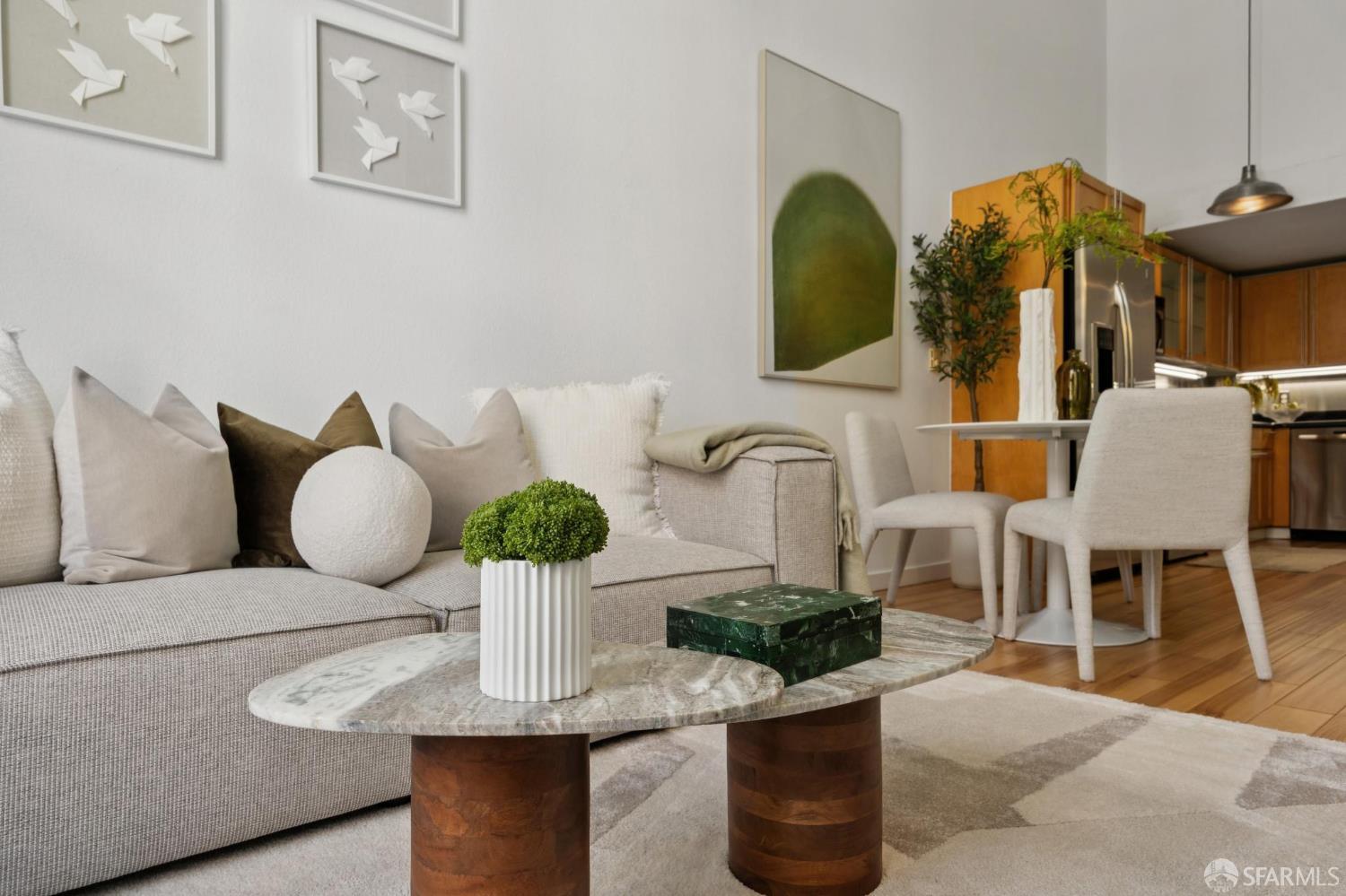 Photo #4: 425067644 Listing 
