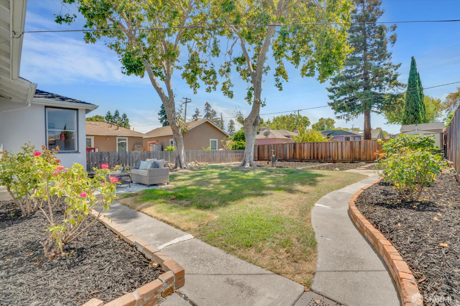 Detail Gallery Image 31 of 44 For 3616 Hoover St, Redwood City,  CA 94063 - 2 Beds | 1 Baths