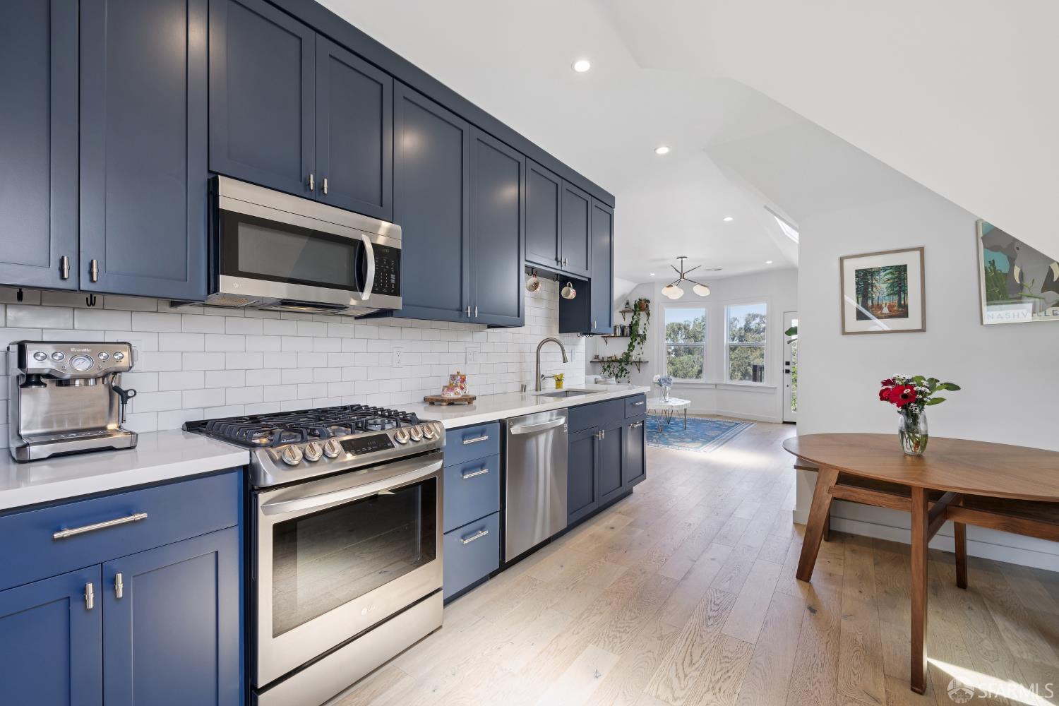 Photo #4: 425067411 Listing 