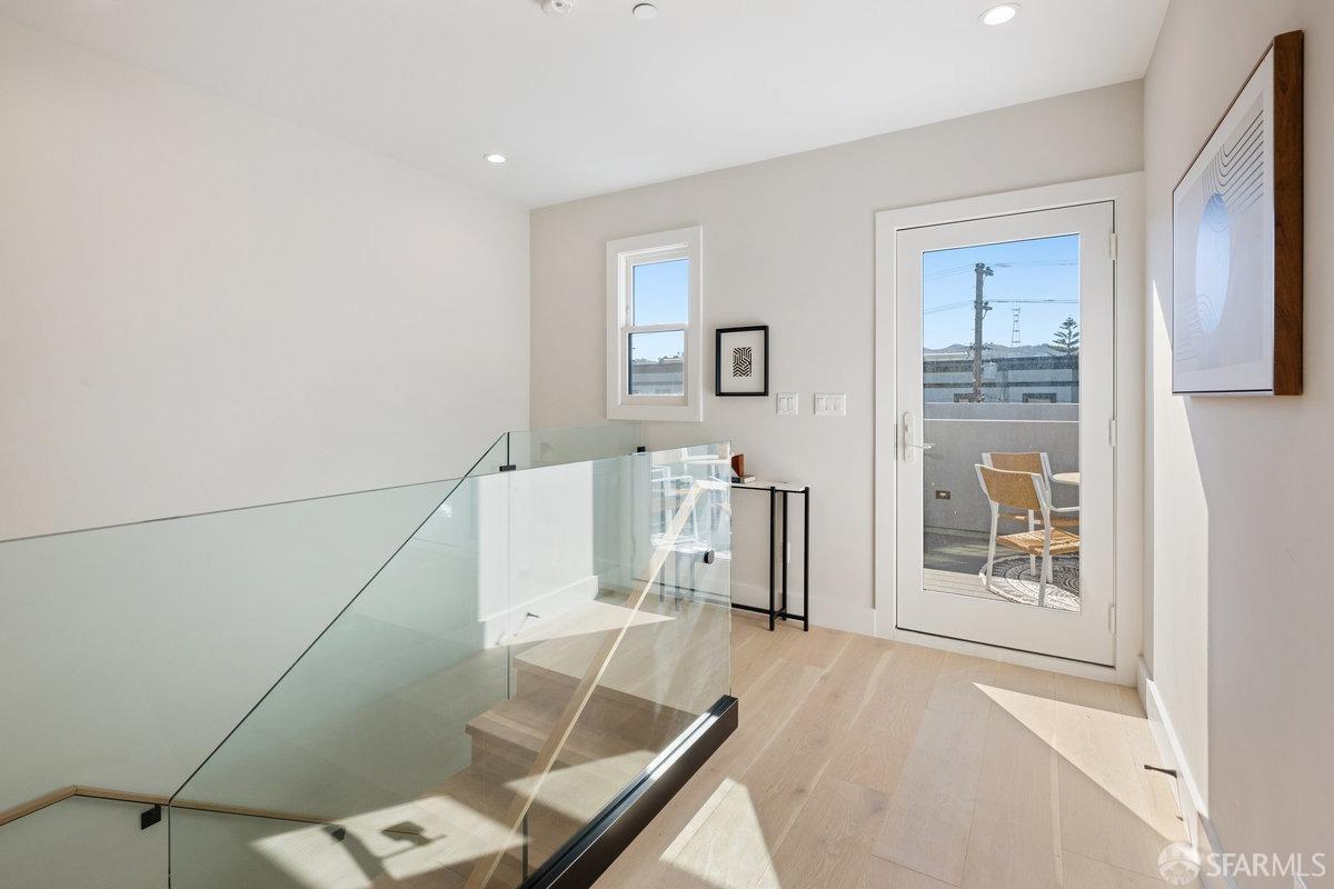 Detail Gallery Image 13 of 27 For 2219 Bryant St a,  San Francisco,  CA 94110 - 5 Beds | 4 Baths