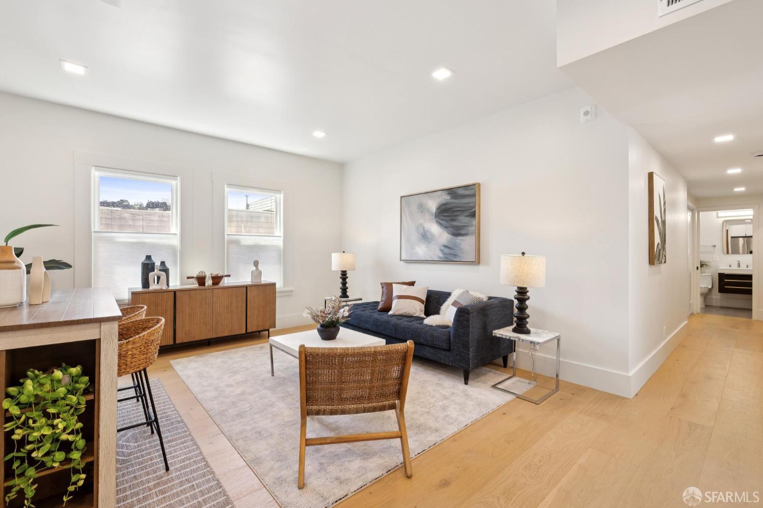 Photo #2: 425067607 Listing 