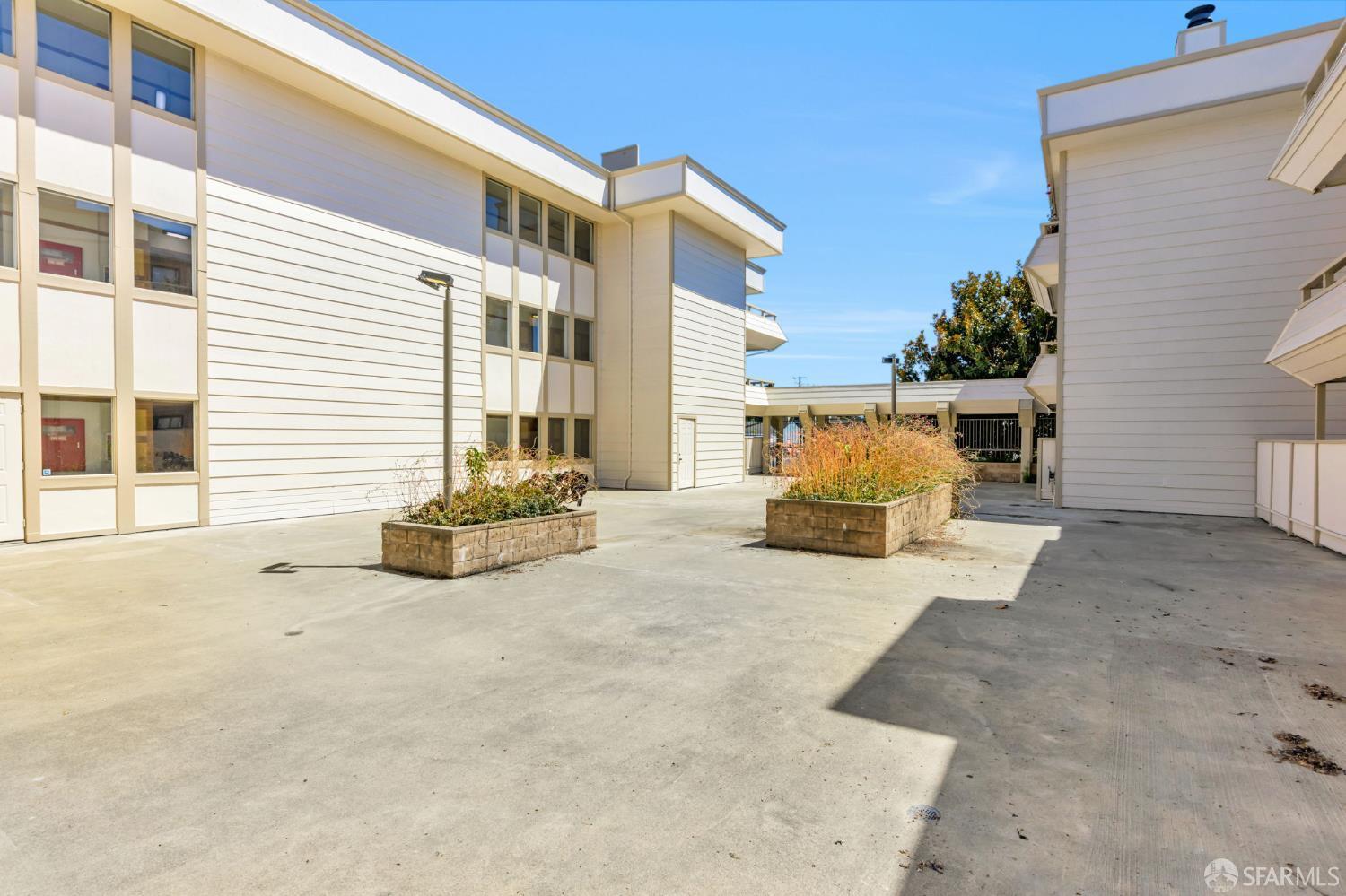 Detail Gallery Image 20 of 22 For 2077 Washington Ave #111,  San Leandro,  CA 94577 - 1 Beds | 1 Baths