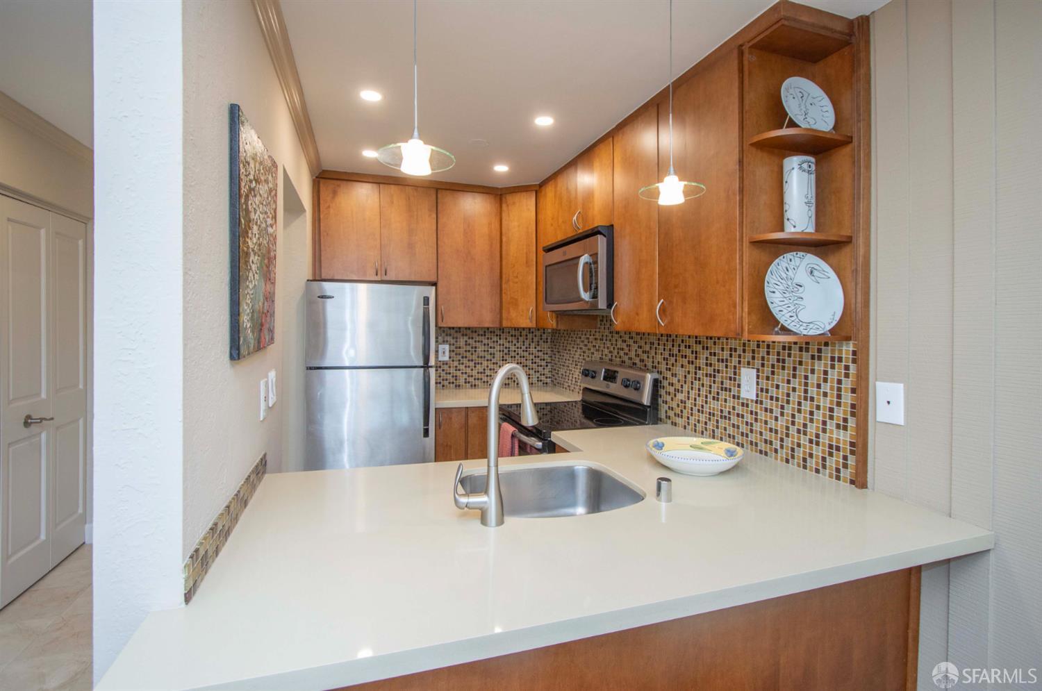 Detail Gallery Image 4 of 25 For 95 Red Rock Way 103m,  San Francisco,  CA 94131 - 0 Beds | 1 Baths