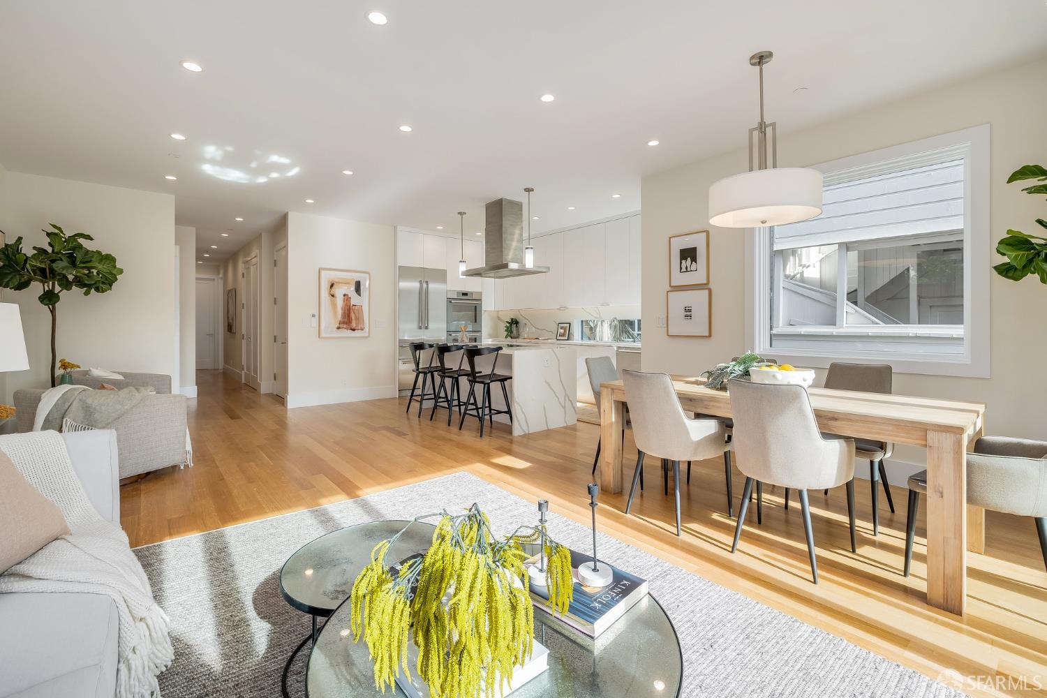 Photo #3: 425067886 Listing 