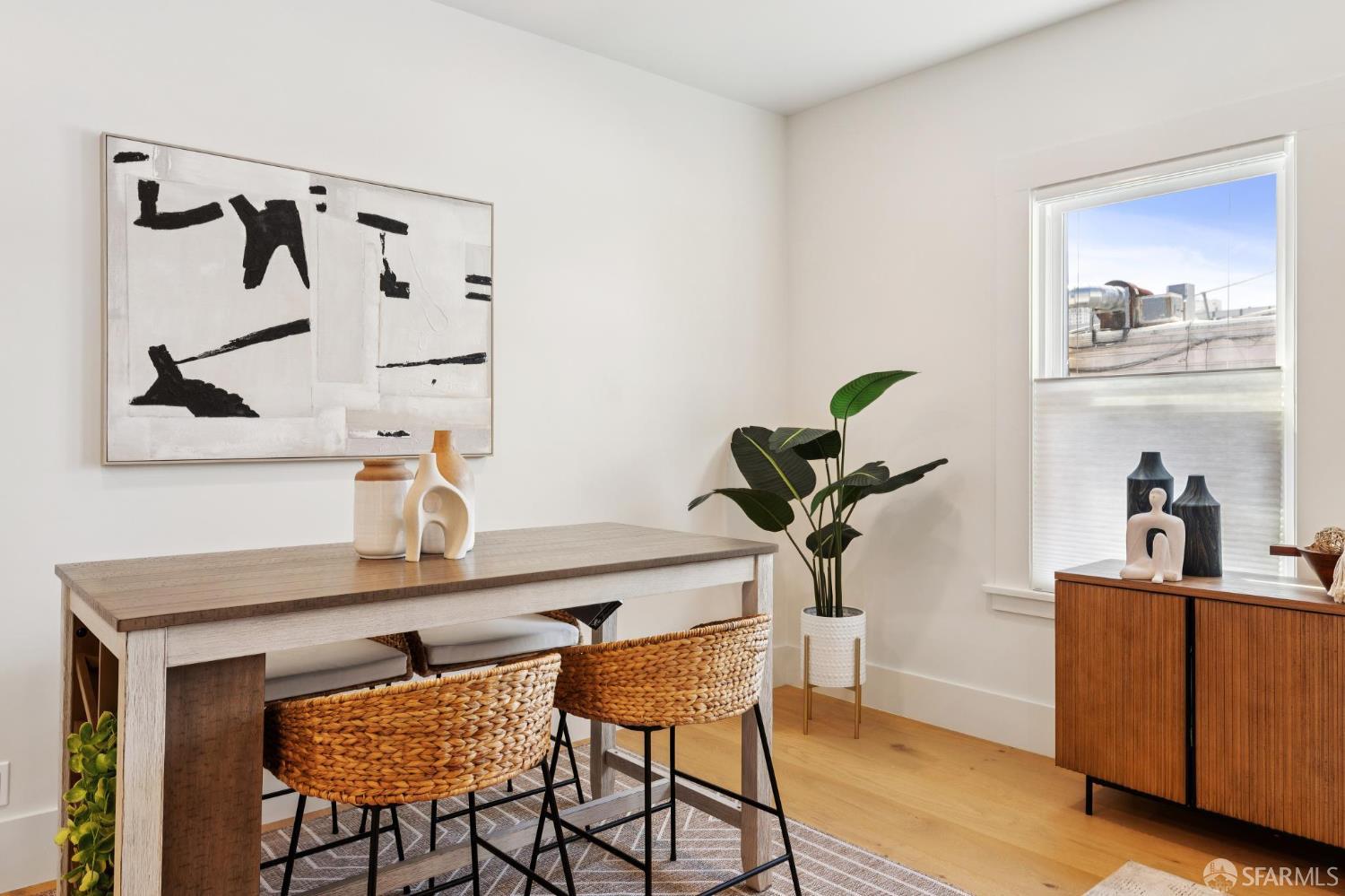 Photo #3: 425067607 Listing 