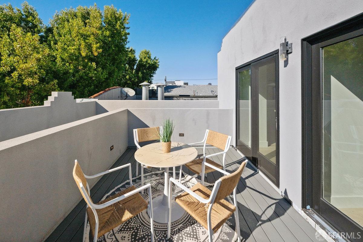 Detail Gallery Image 15 of 27 For 2219 Bryant St a,  San Francisco,  CA 94110 - 5 Beds | 4 Baths