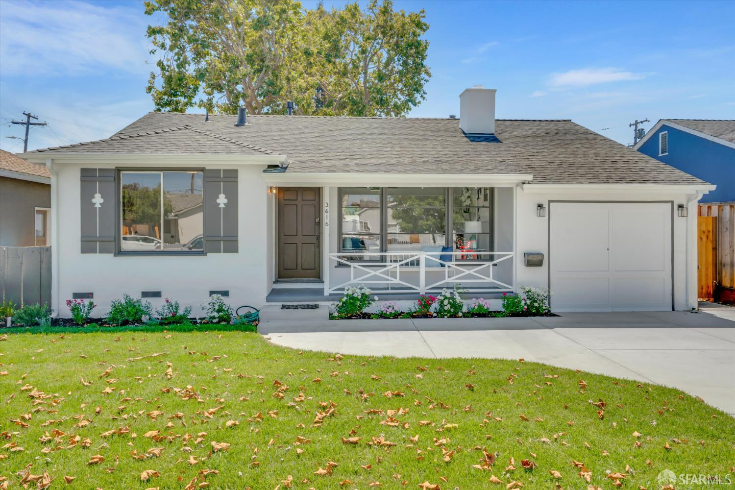 Detail Gallery Image 2 of 44 For 3616 Hoover St, Redwood City,  CA 94063 - 2 Beds | 1 Baths