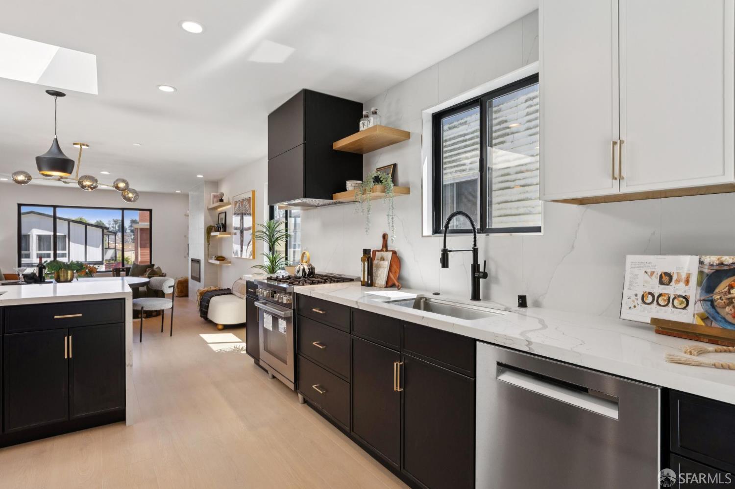 Detail Gallery Image 16 of 60 For 134 Canterbury Ave, Daly City,  CA 94015 - 4 Beds | 4 Baths