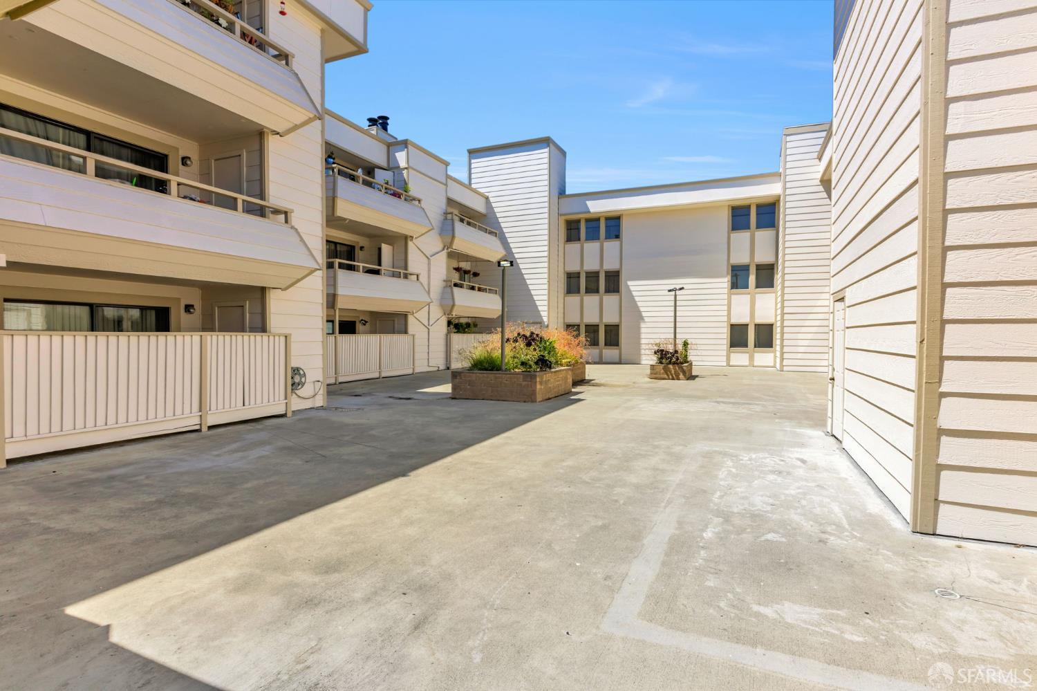 Detail Gallery Image 21 of 22 For 2077 Washington Ave #111,  San Leandro,  CA 94577 - 1 Beds | 1 Baths